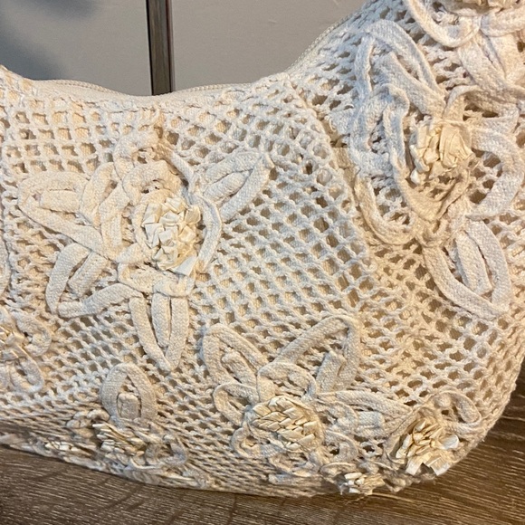 Antik Kraft NWT Cream Knitted Floral Design Shoulder Bag Tie Strap Detail - Picture 2 of 10